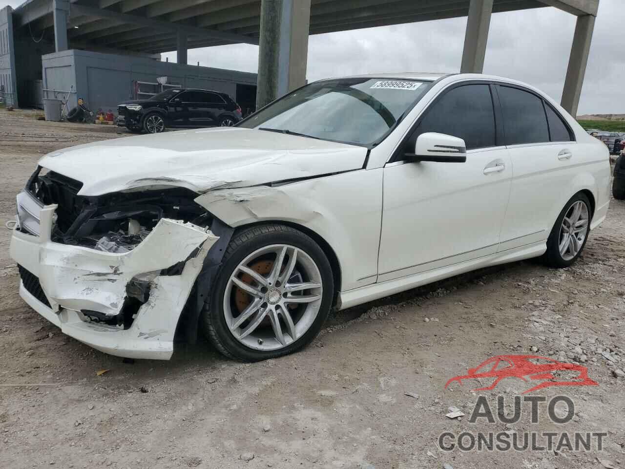 MERCEDES-BENZ C-CLASS 2013 - WDDGF4HB3DR271636