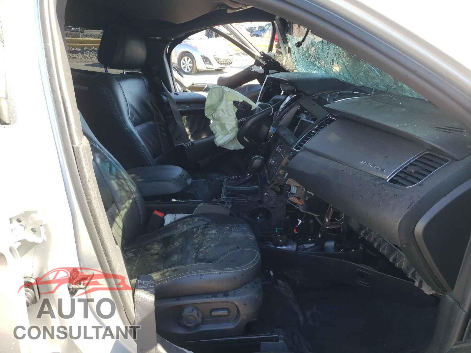 FORD TAURUS 2018 - 1FAHP2E87JG129456