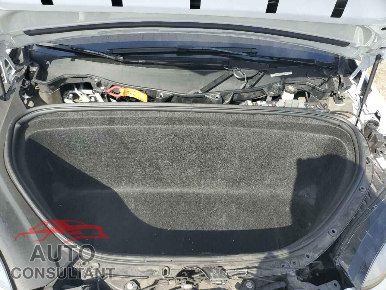 TESLA MODEL X 2018 - 5YJXCBE27JF121042