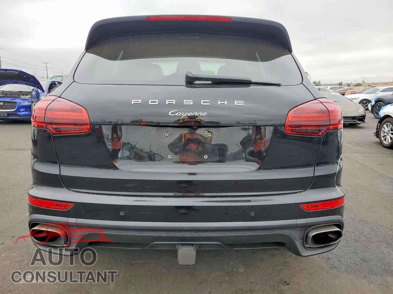 PORSCHE CAYENNE 2018 - WP1AA2A28JKA07635