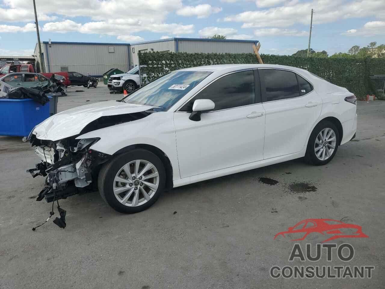 TOYOTA CAMRY 2022 - 4T1C11AK3NU636228