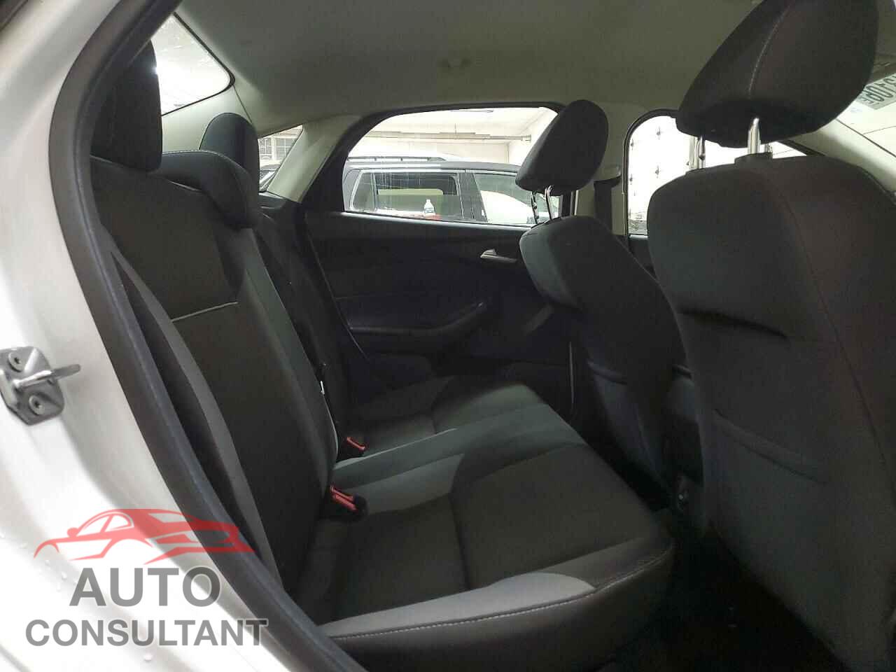 FORD FOCUS 2014 - 1FADP3F29EL217890