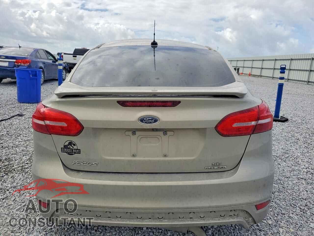 FORD FOCUS 2015 - 1FADP3F22FL347575