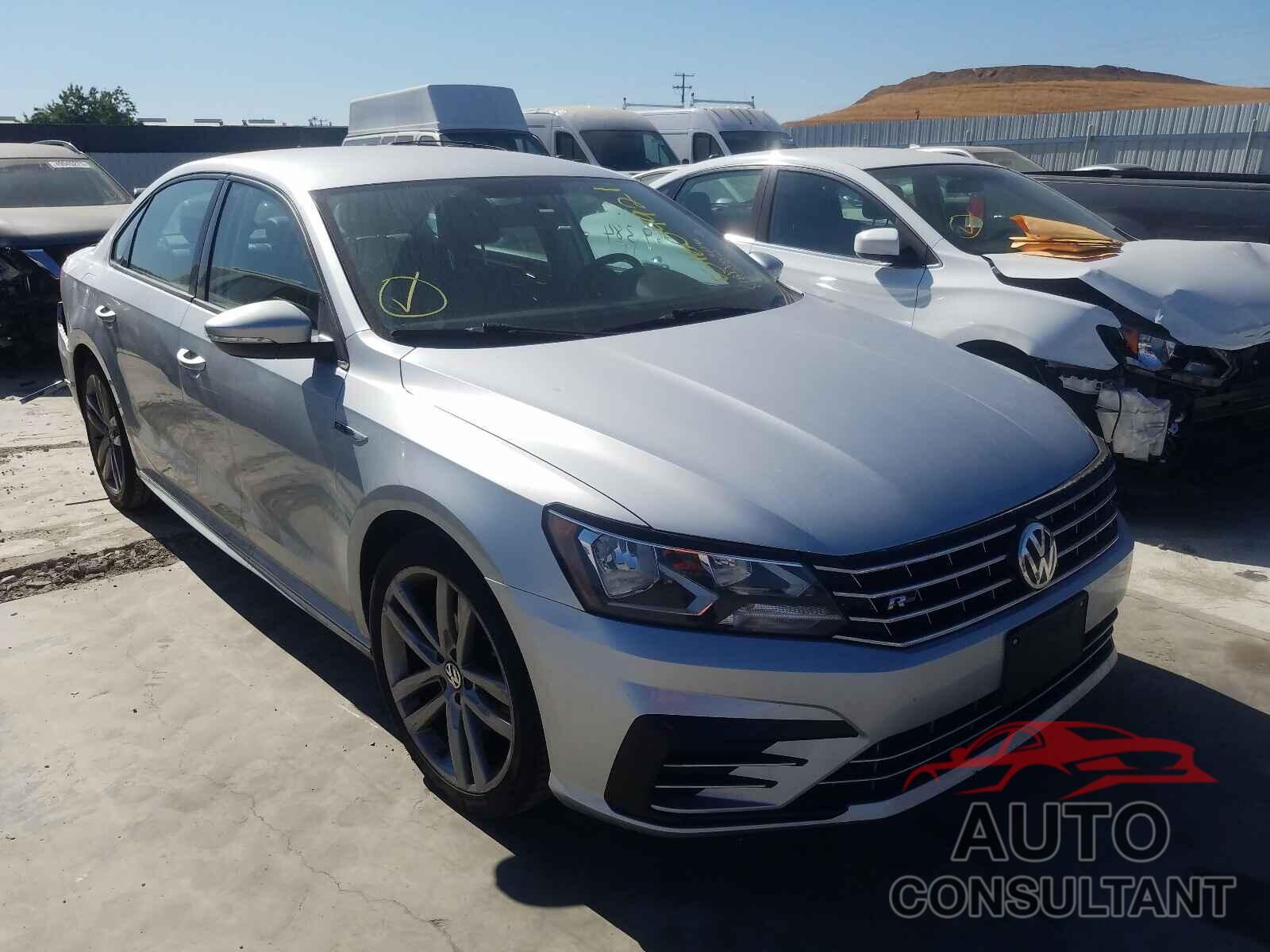VOLKSWAGEN PASSAT 2018 - 1VWAA7A32JC034246
