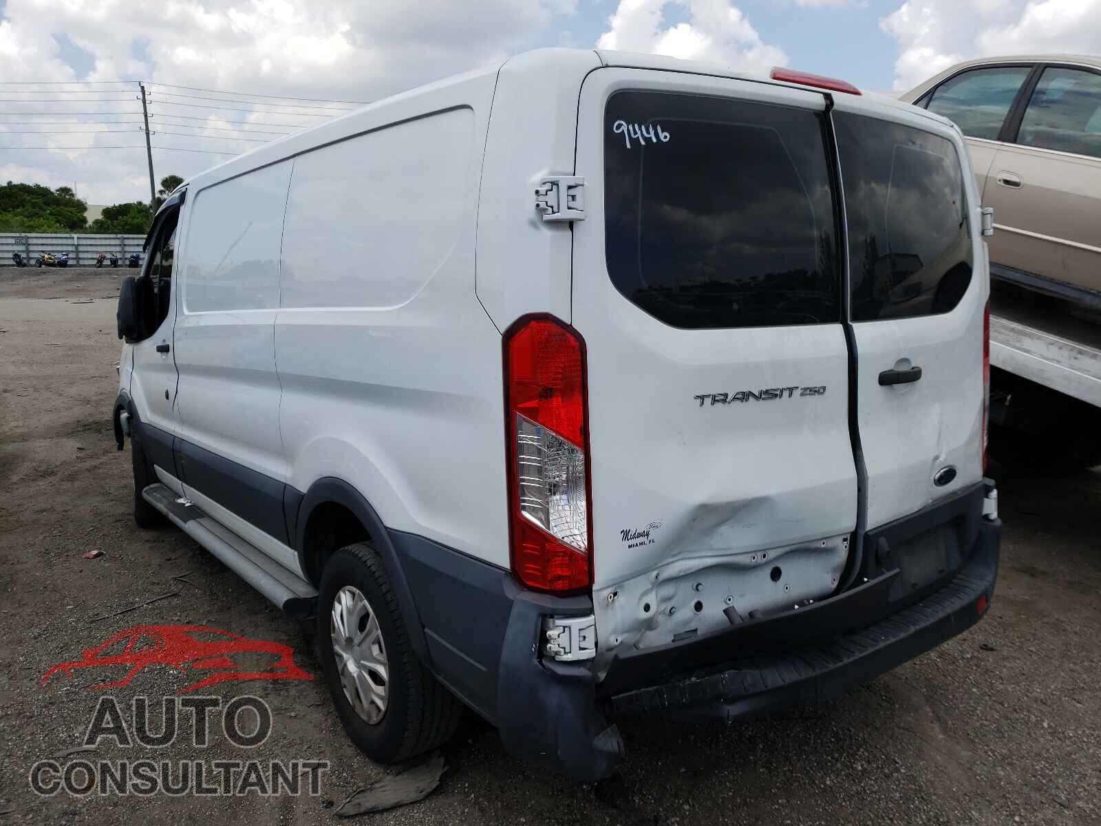 FORD TRANSIT CO 2017 - 1FTYR1ZM3HKB39446