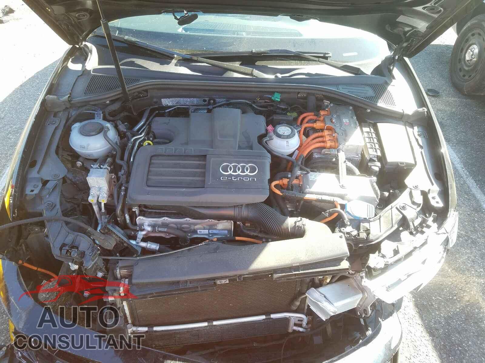 AUDI A3 2018 - WAUTPBFF8JA080995