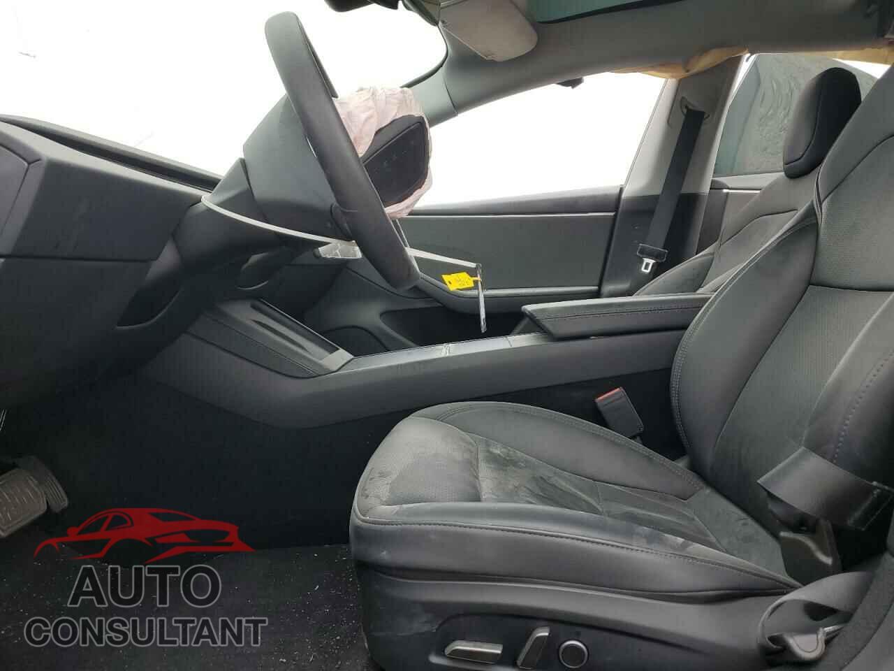 TESLA MODEL 3 2024 - 5YJ3E1EA8RF828432