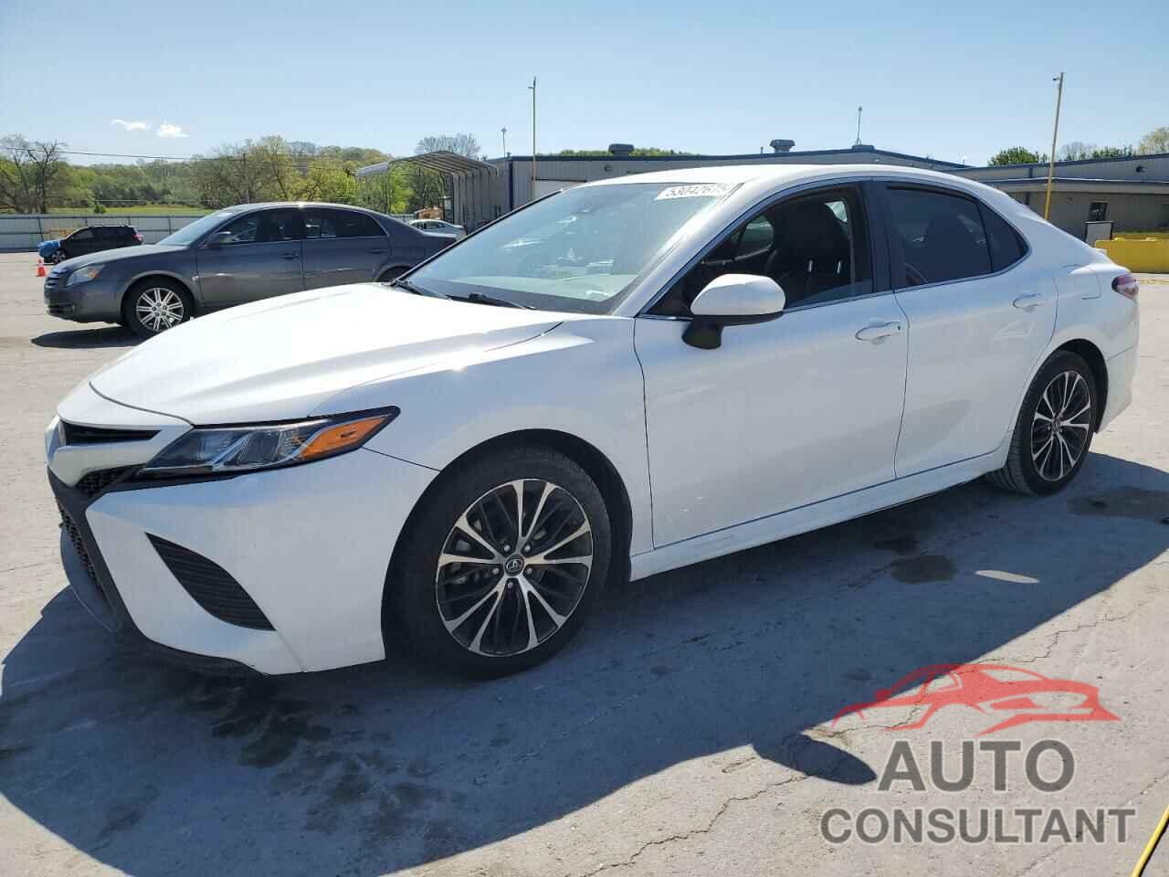 TOYOTA CAMRY 2018 - 4T1B11HK3JU645281