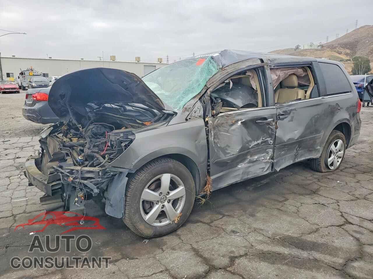VOLKSWAGEN ROUTAN 2010 - 2V4RW3D14AR237064