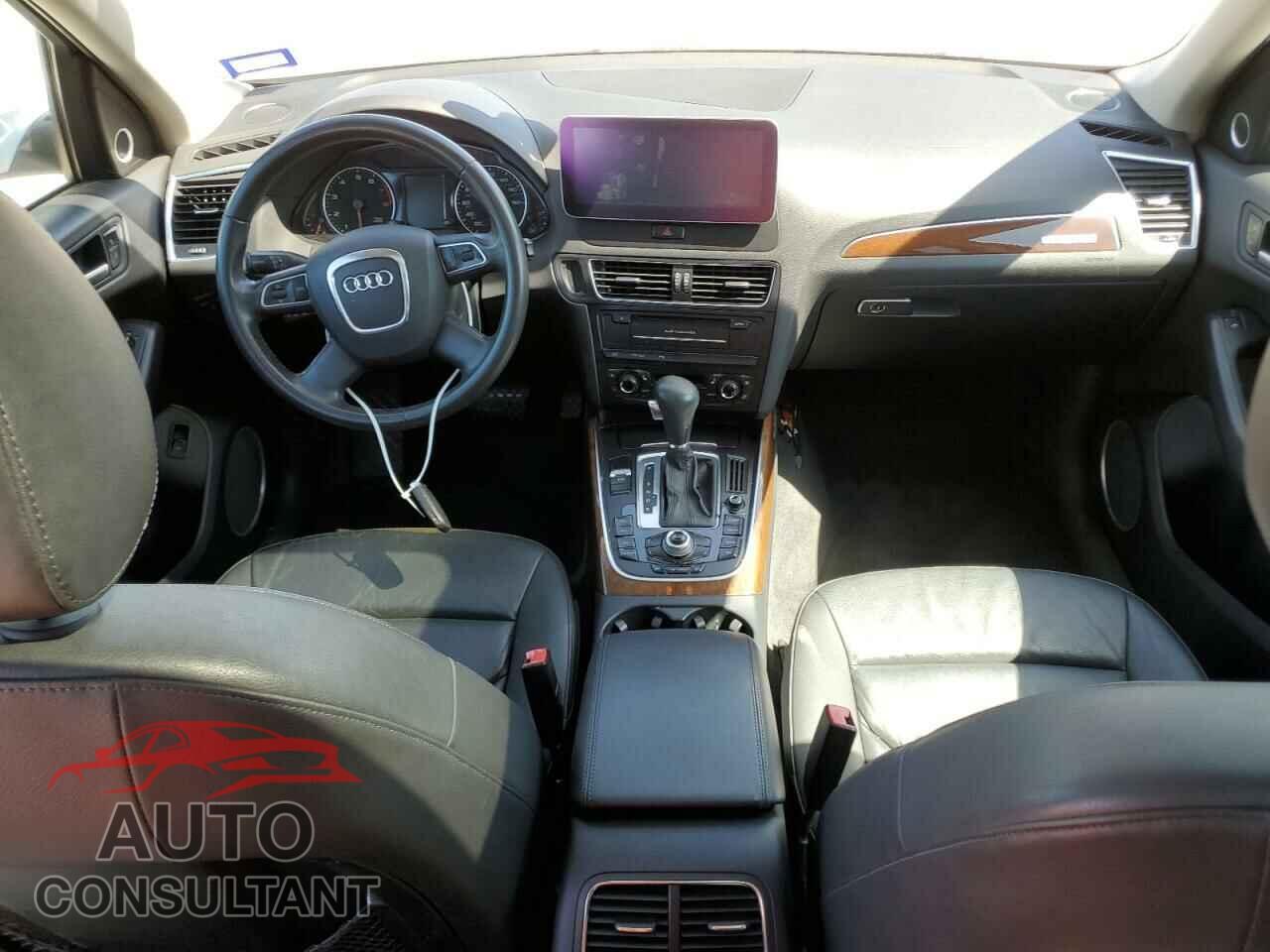 AUDI Q5 2010 - WA1LKAFP2AA105100