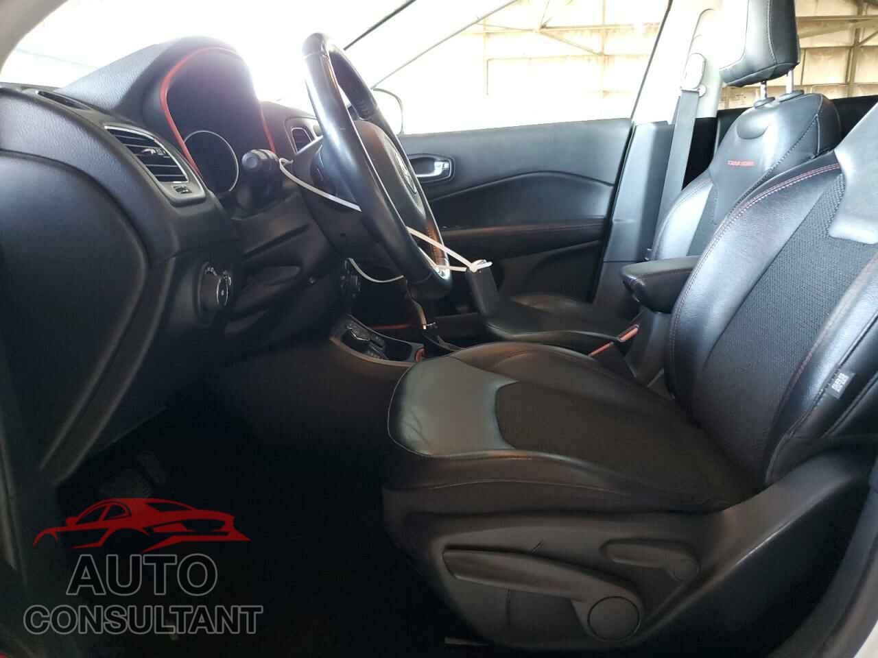 JEEP COMPASS 2019 - 3C4NJDDB2KT618268