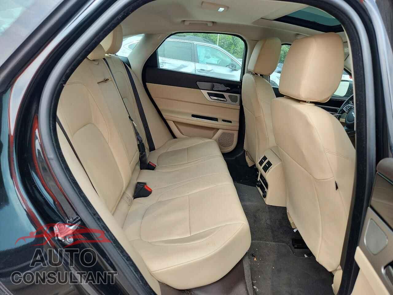 JAGUAR XF 2017 - SAJBD4BV5HCY38047
