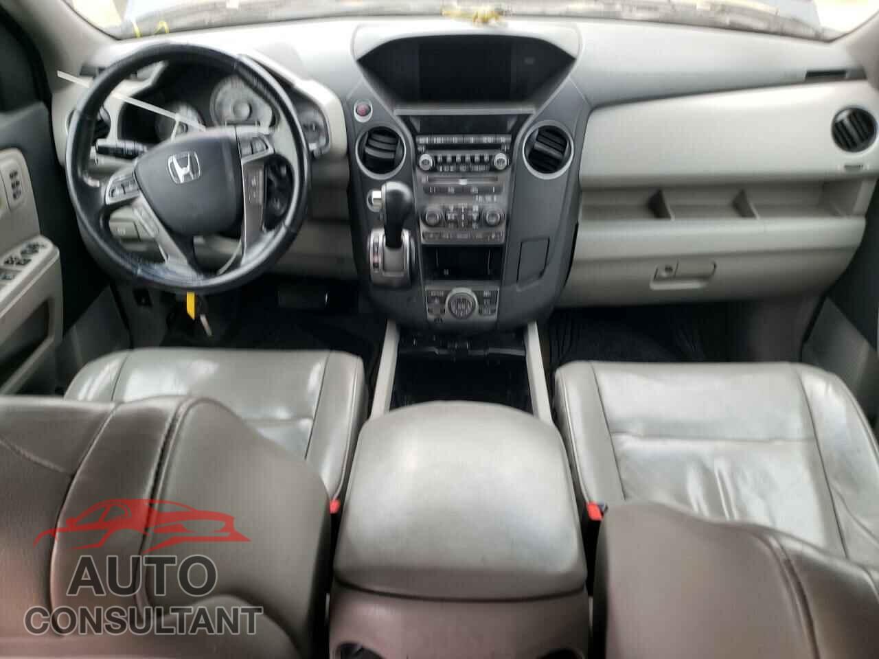 HONDA PILOT 2015 - 5FNYF4H94FB006521