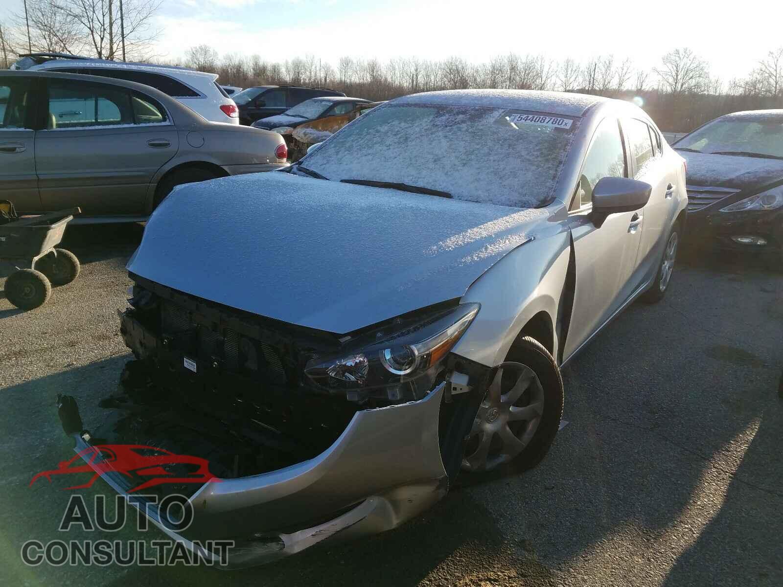 MAZDA 3 2018 - 3MZBN1U76JM266237