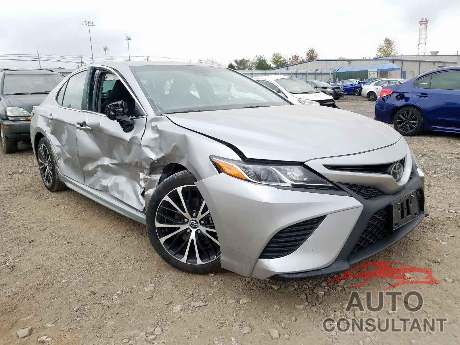 TOYOTA CAMRY 2018 - 4T1B11HK1JU597621
