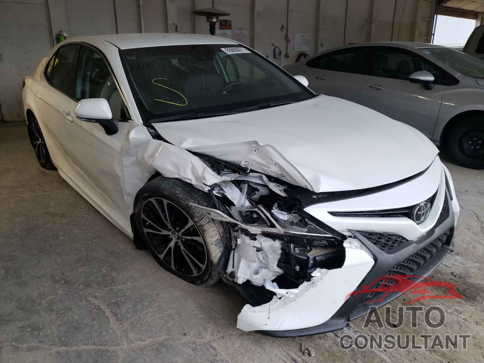 TOYOTA CAMRY 2018 - 4T1B11HK0JU610567