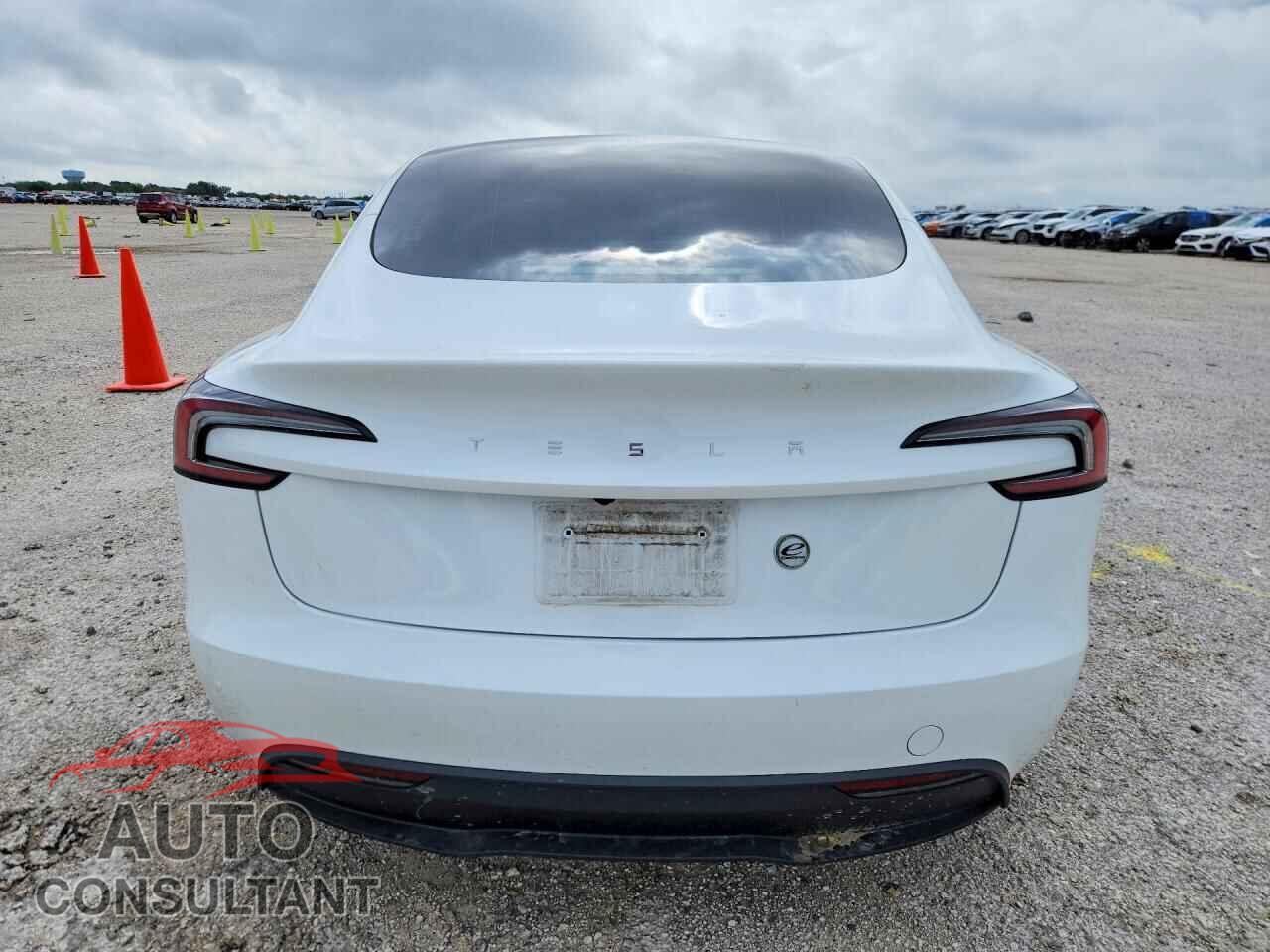 TESLA MODEL 3 2024 - 5YJ3E1EA8RF772735
