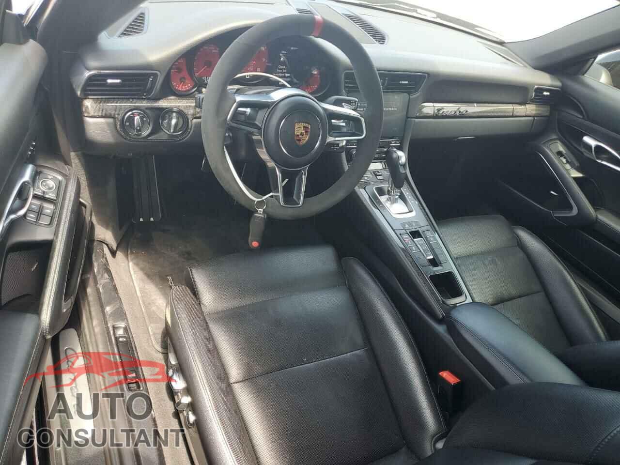 PORSCHE 911 2018 - WP0AA2A95JS105701
