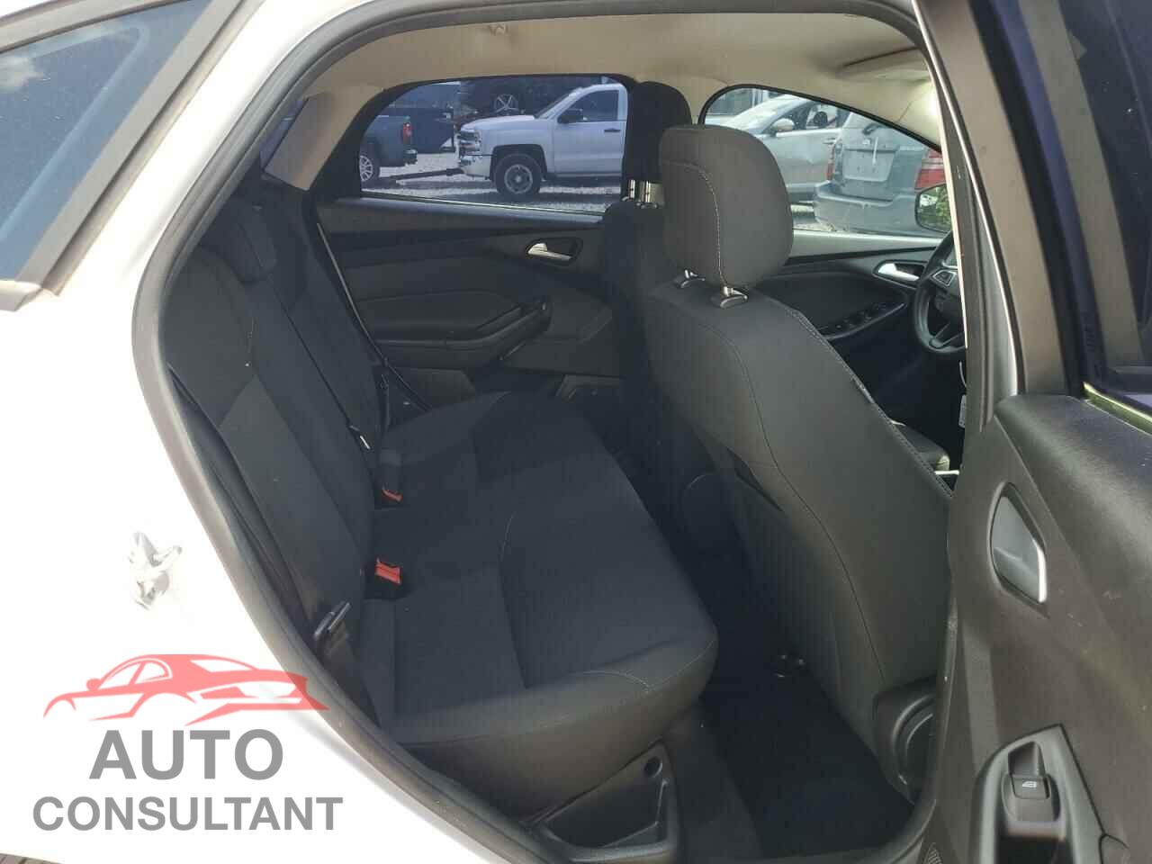 FORD FOCUS 2018 - 1FADP3FE3JL303295