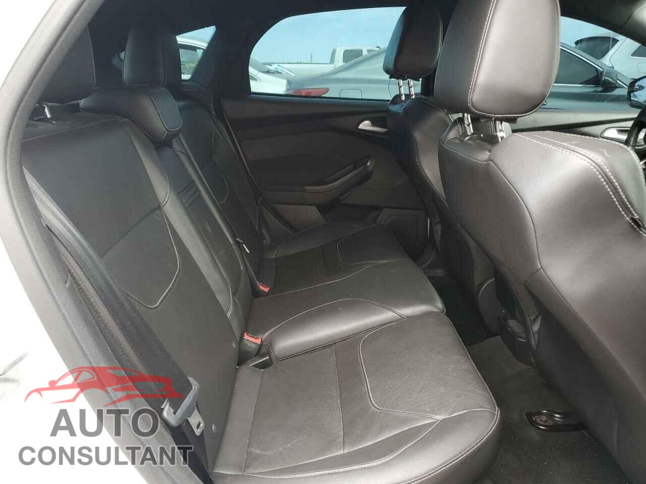 FORD FOCUS 2015 - 1FADP3L98FL333584
