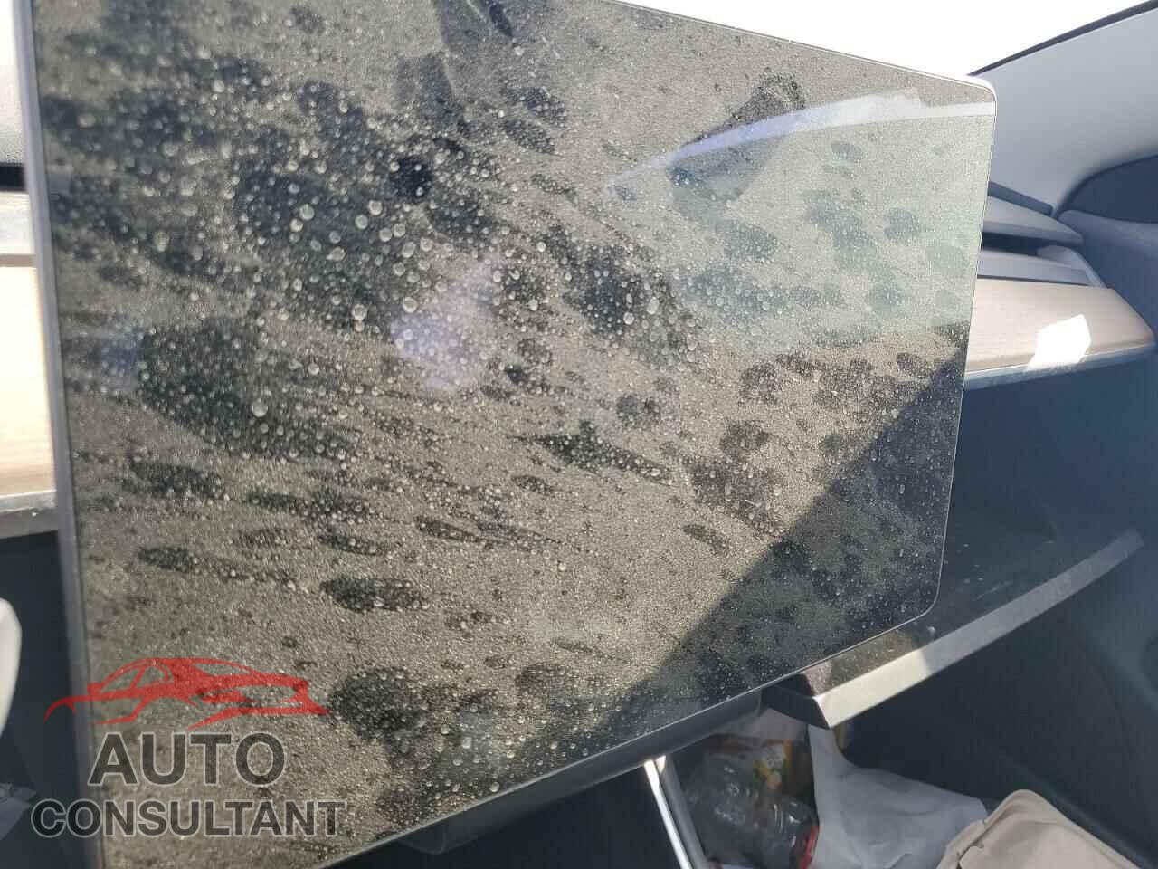 TESLA MODEL 3 2018 - 5YJ3E1EA6JF018107