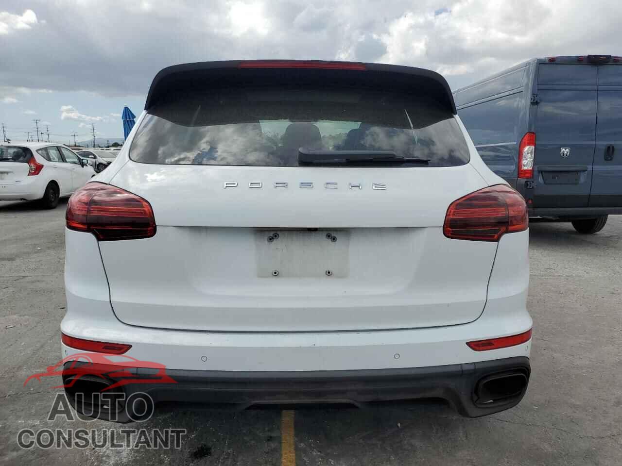 PORSCHE CAYENNE 2016 - WP1AA2A27GKA14312