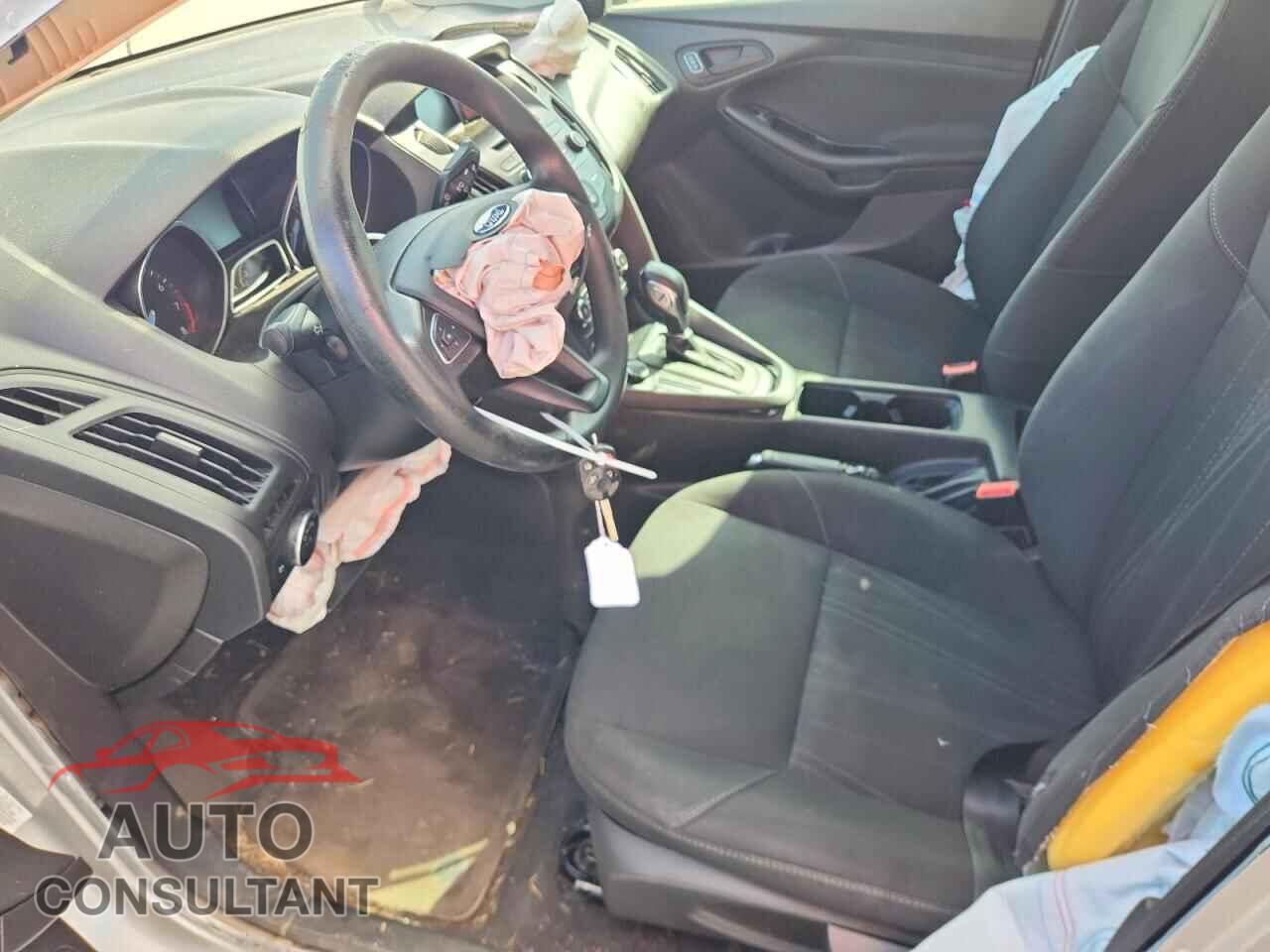 FORD FOCUS 2017 - 1FADP3E23HL204526