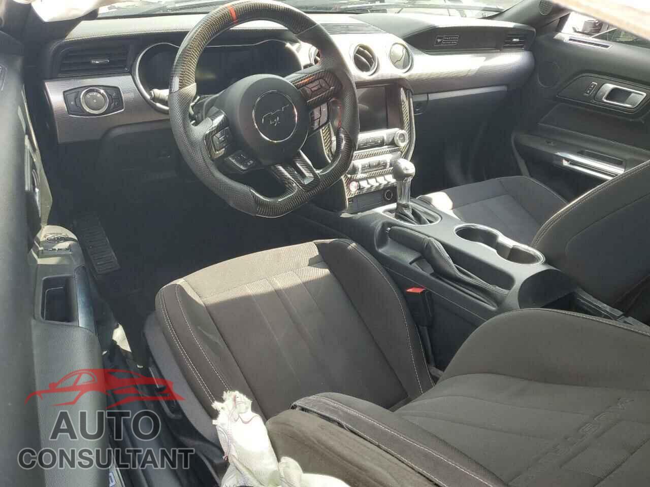 FORD MUSTANG 2020 - 1FA6P8CF3L5175215