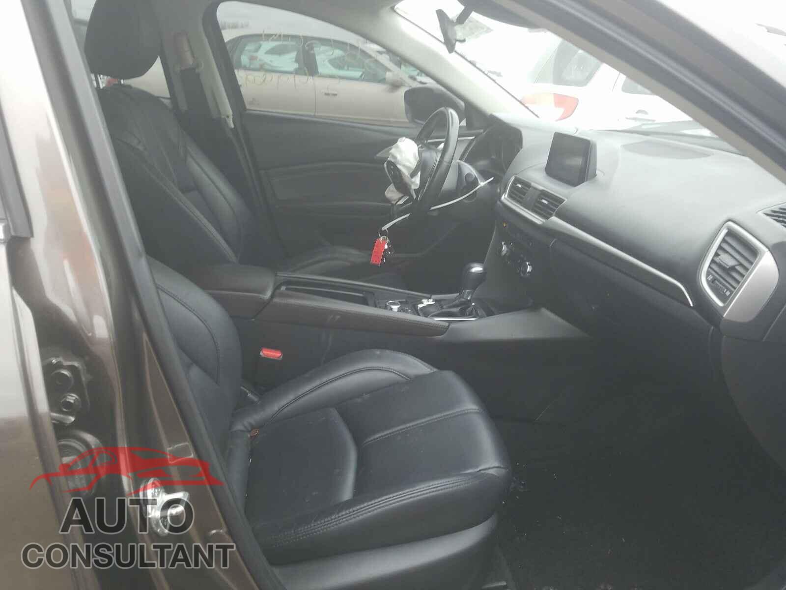 MAZDA 3 2018 - 3MZBN1L39JM184355