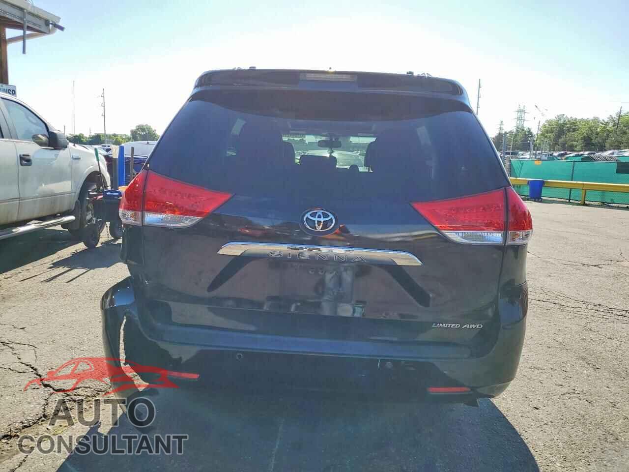 TOYOTA SIENNA 2013 - 5TDDK3DC8DS069927