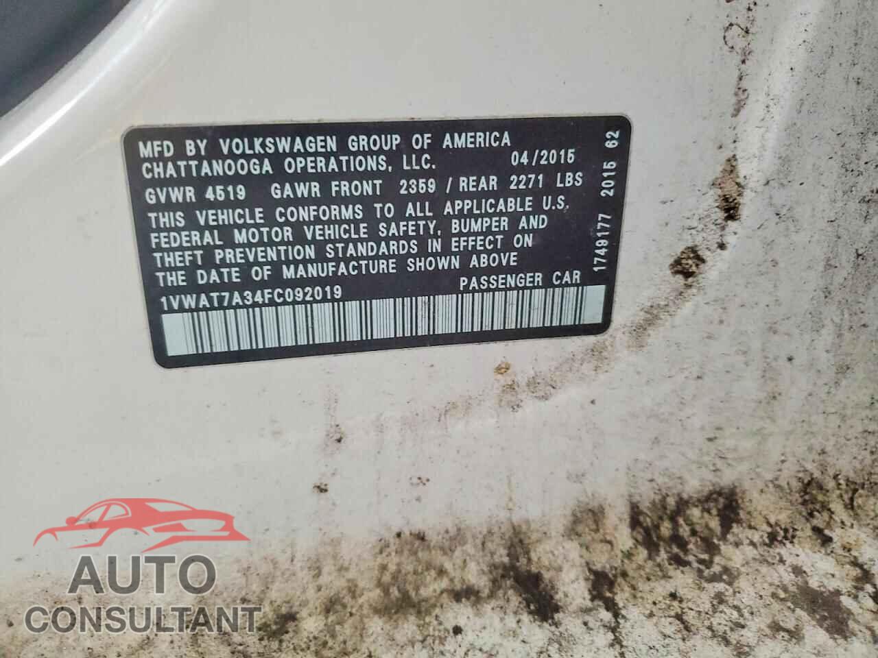 VOLKSWAGEN PASSAT 2015 - 1VWAT7A34FC092019