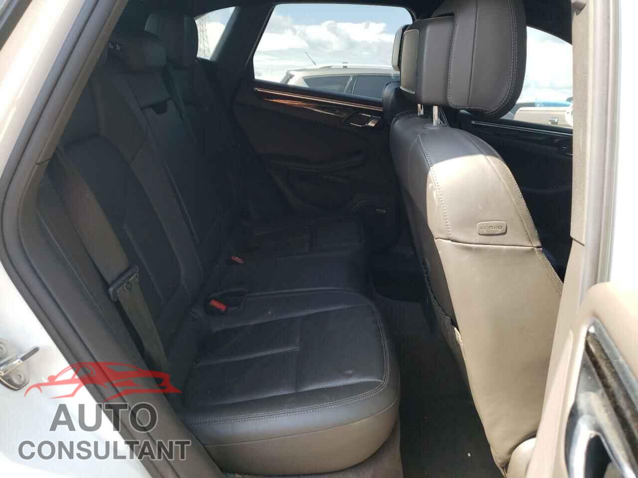 PORSCHE MACAN 2017 - WP1AA2A53HLB03266