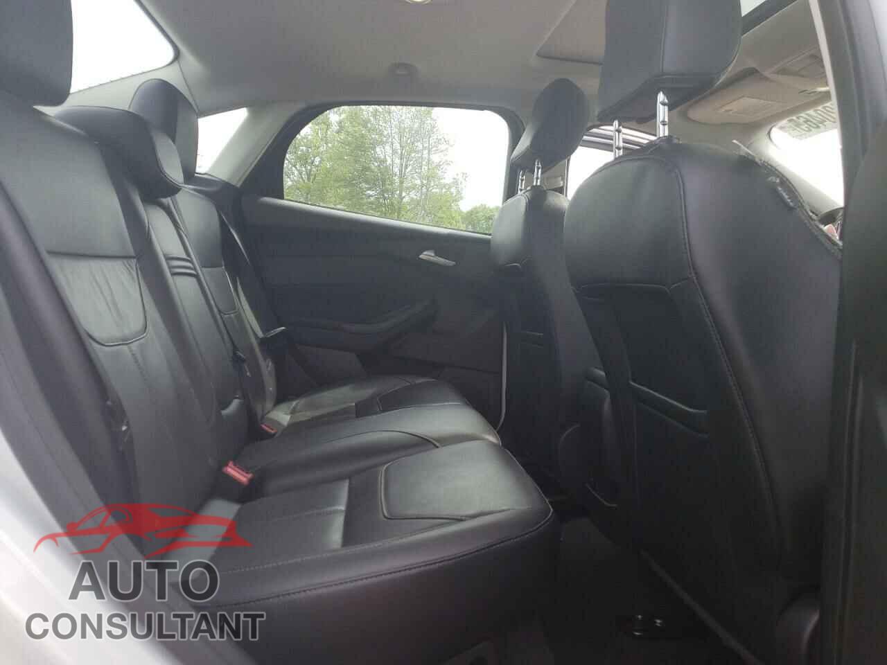FORD FOCUS 2016 - 1FADP3F23GL329913