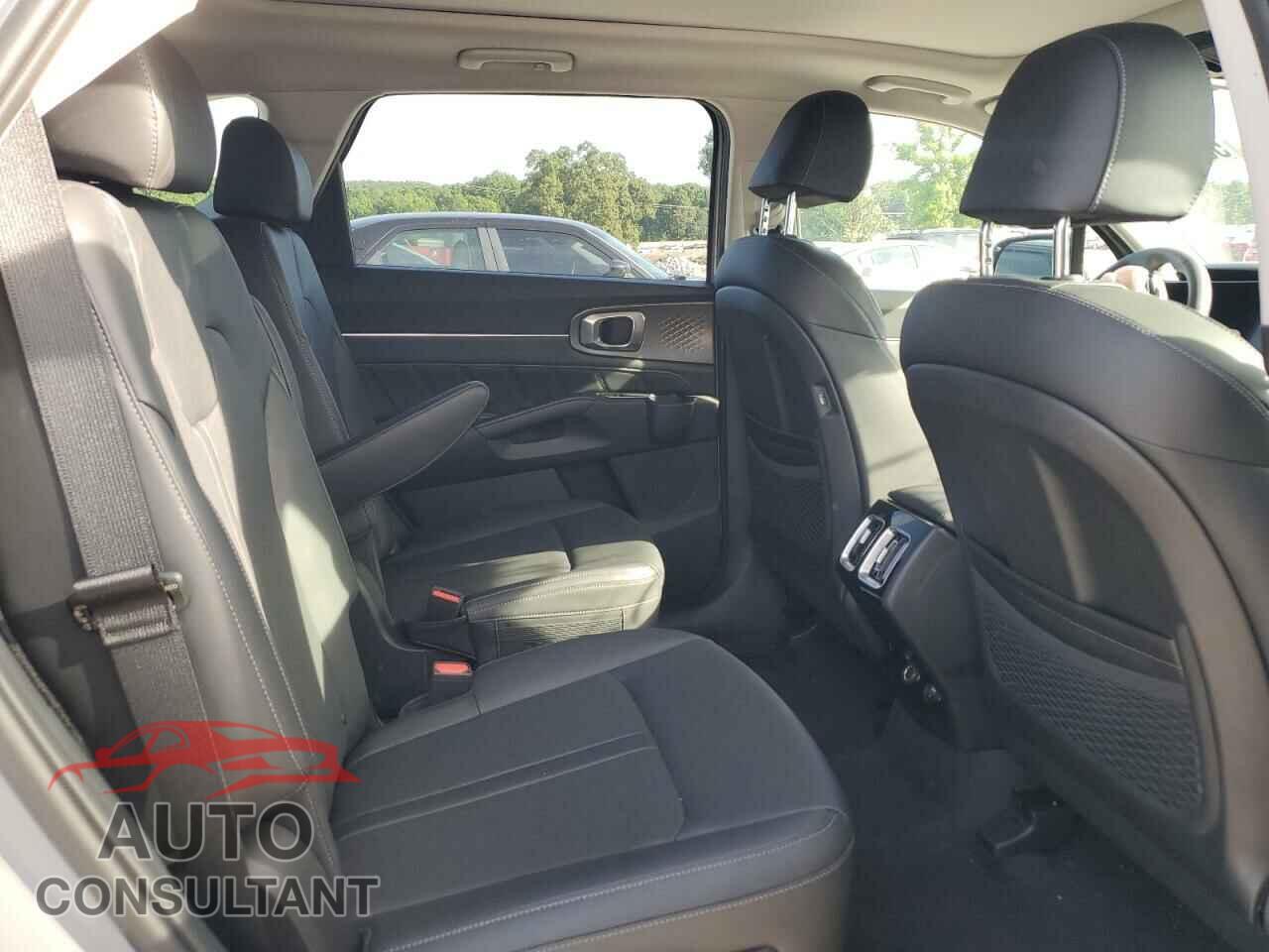 KIA SORENTO 2023 - 5XYRKDLF0PG166130