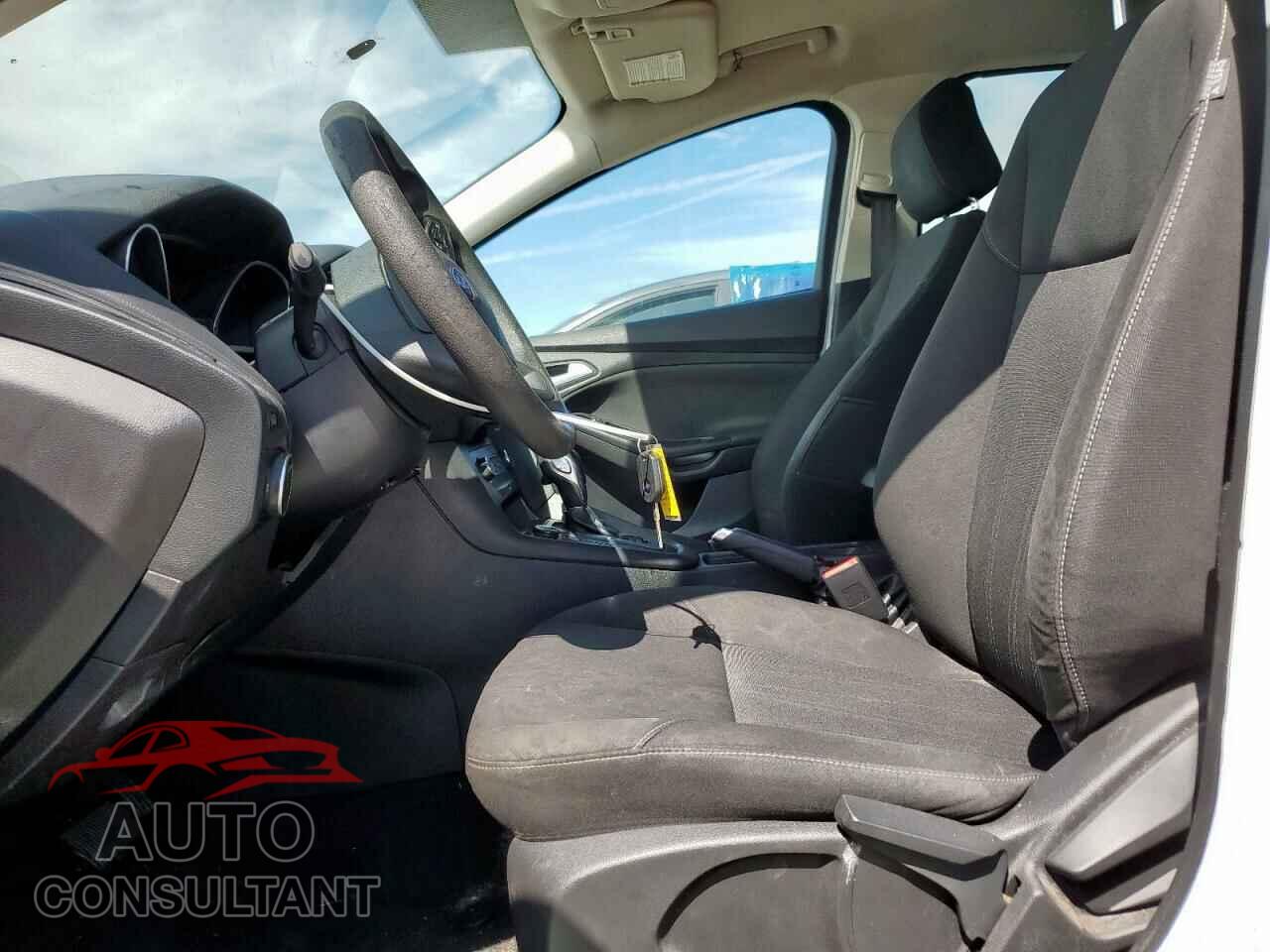 FORD FOCUS 2015 - 1FADP3F26FL243784