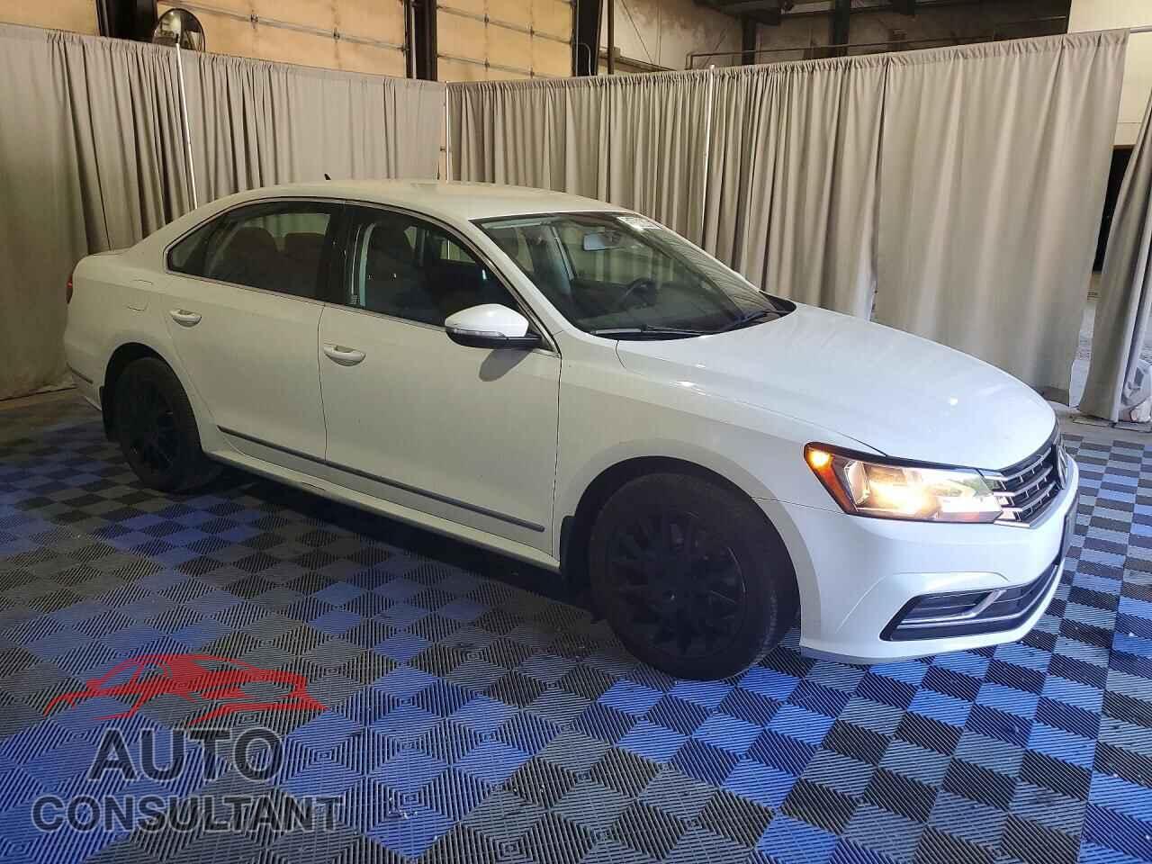 VOLKSWAGEN PASSAT 2017 - 1VWAT7A32HC064190