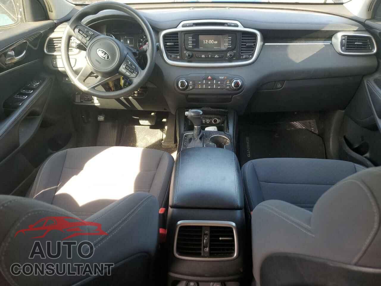 KIA SORENTO 2017 - 5XYPG4A34HG214666