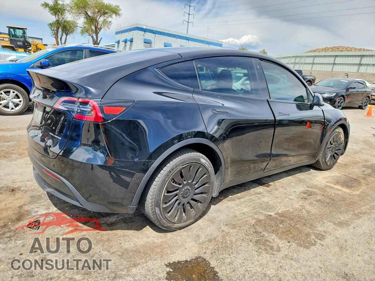 TESLA MODEL Y 2021 - 5YJYGAEE4MF113143
