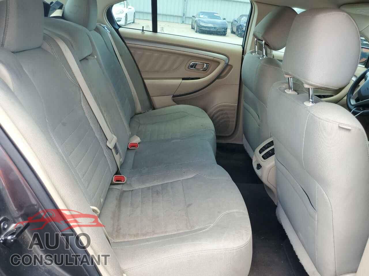 FORD TAURUS 2018 - 1FAHP2D82JG103137