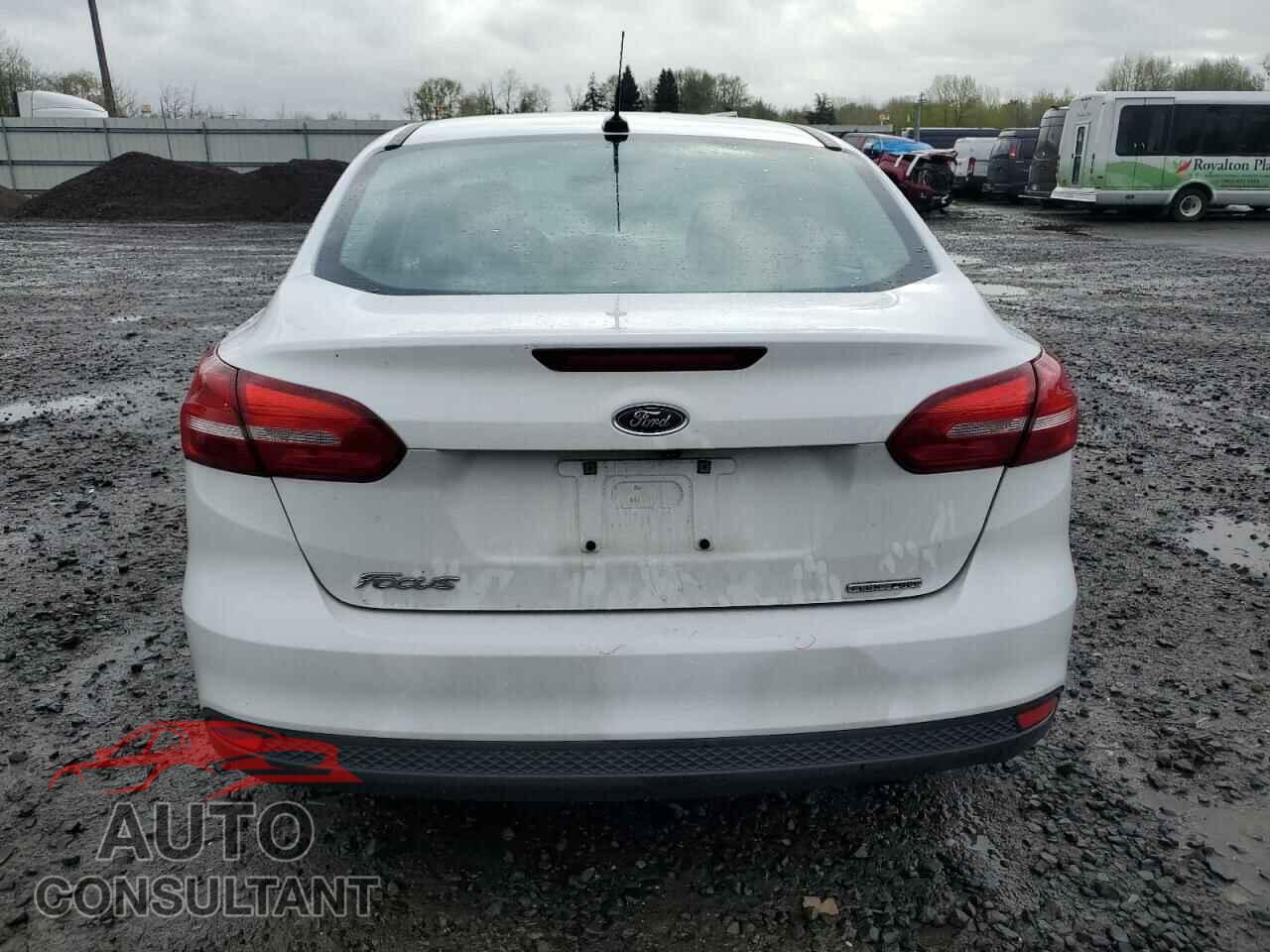 FORD FOCUS 2015 - 1FADP3E24FL269110
