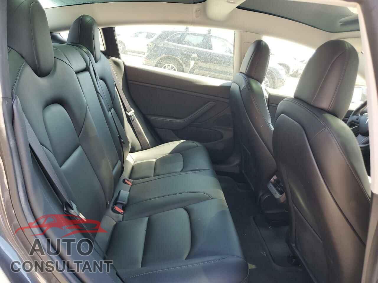 TESLA MODEL 3 2019 - 5YJ3E1EA7KF397524