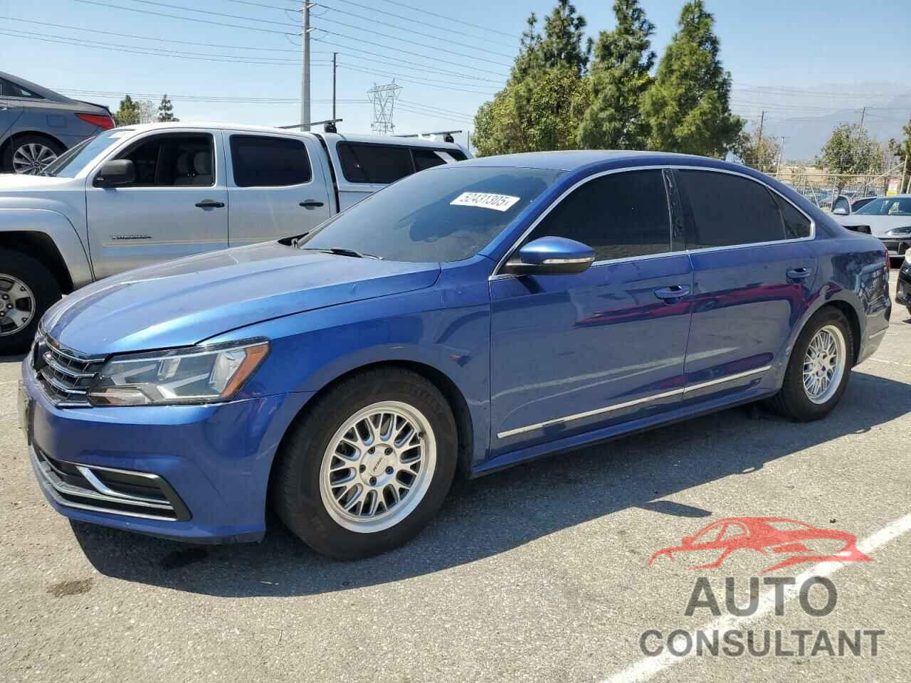 VOLKSWAGEN PASSAT 2017 - 1VWAT7A38HC013566