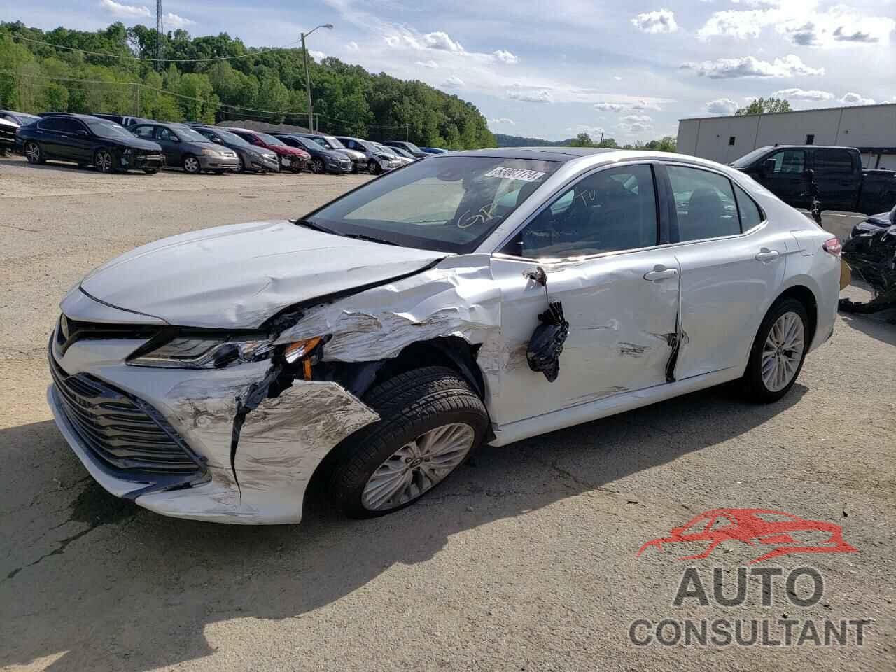 TOYOTA CAMRY 2018 - 4T1B11HK3JU067280