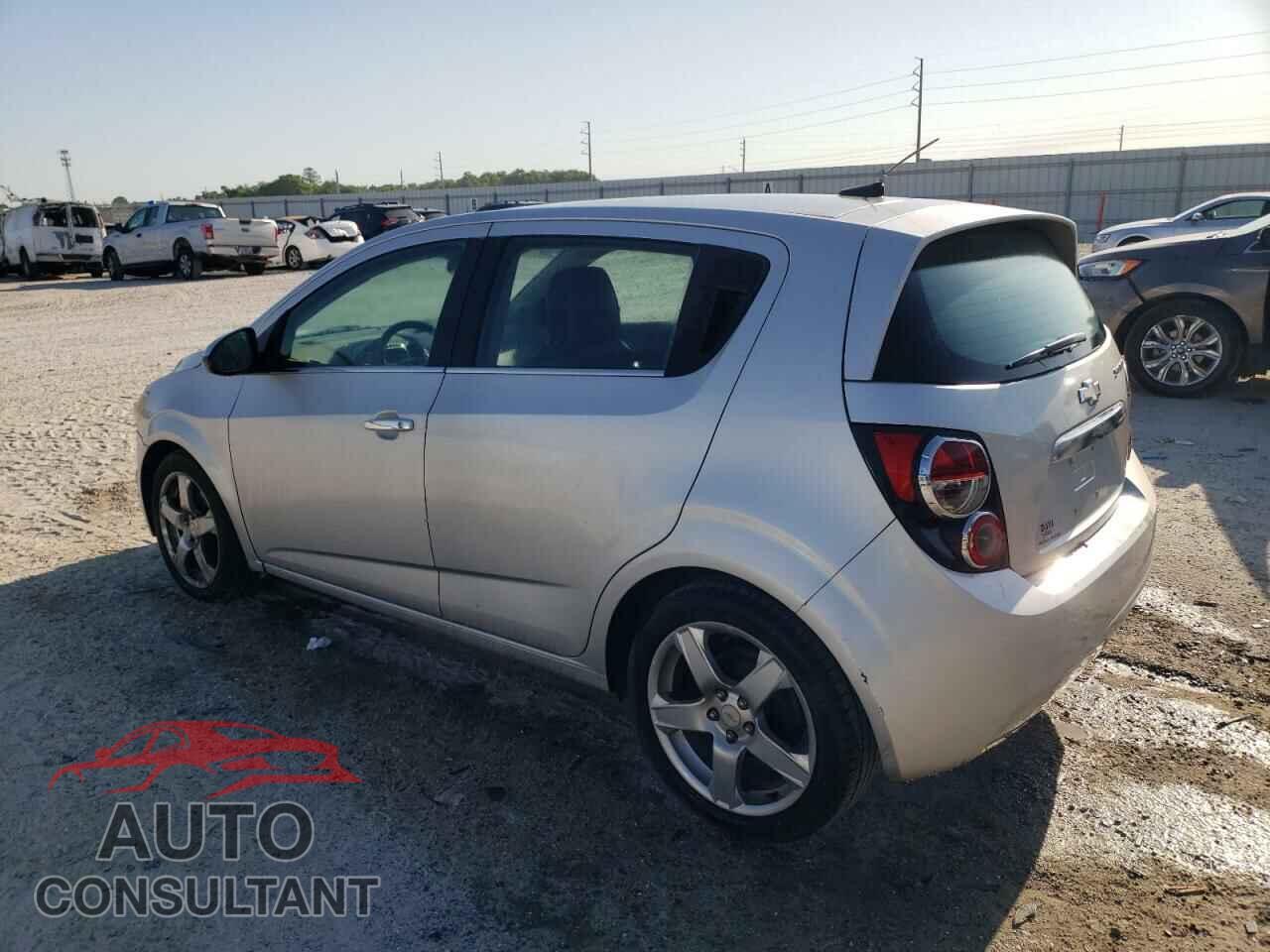 CHEVROLET SONIC 2012 - 1G1JE6SH4C4101608