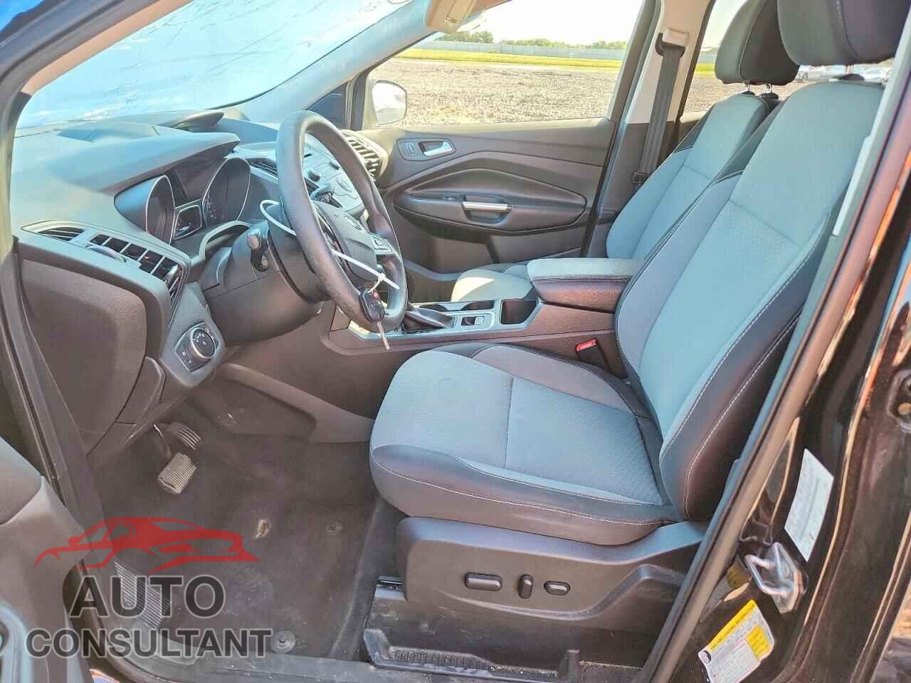 FORD ESCAPE 2017 - 1FMCU9GD0HUB52830