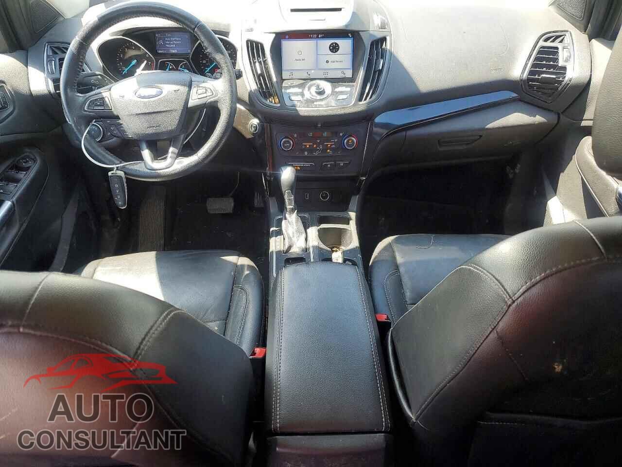 FORD ESCAPE 2017 - 1FMCU0JD6HUC28037