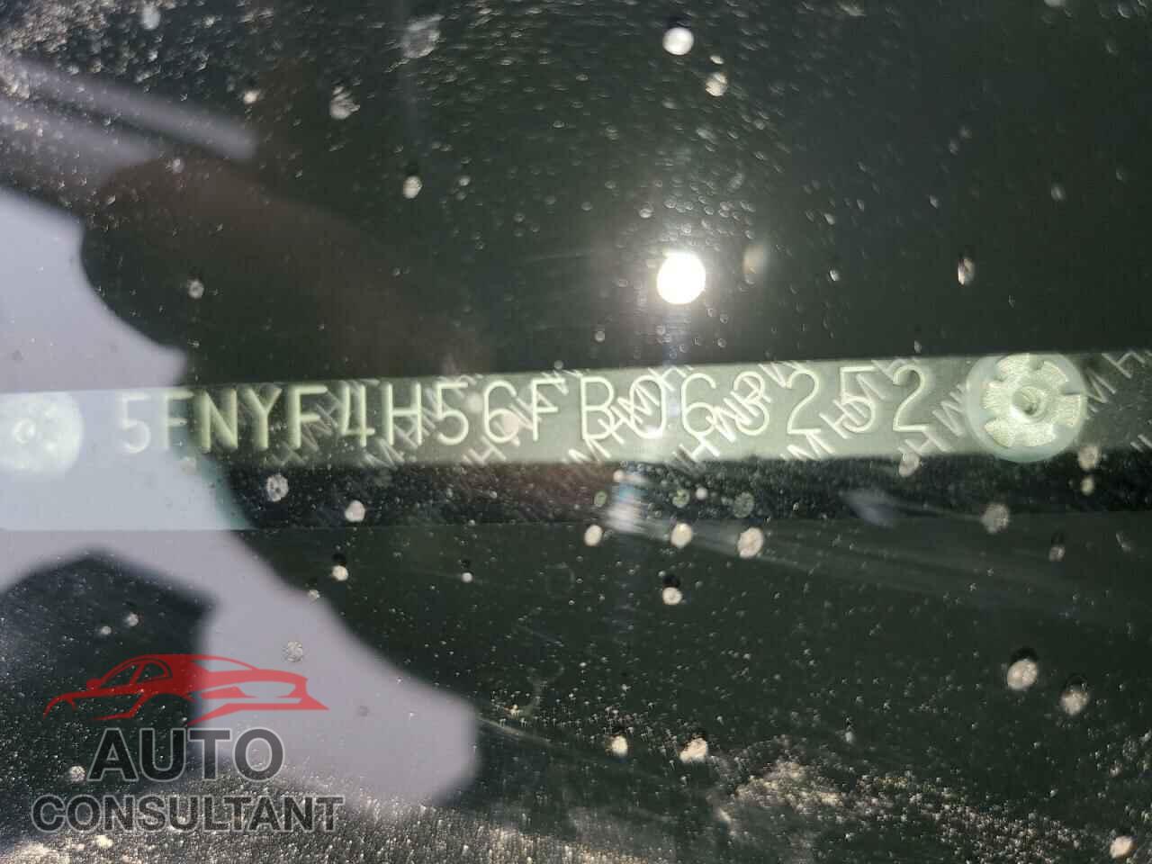 HONDA PILOT 2015 - 5FNYF4H56FB063252