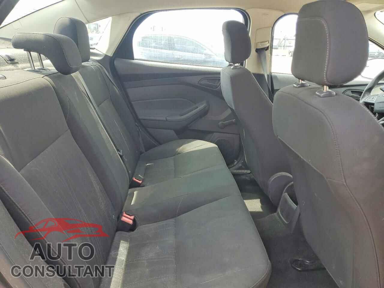 FORD FOCUS 2015 - 1FADP3E28FL387239