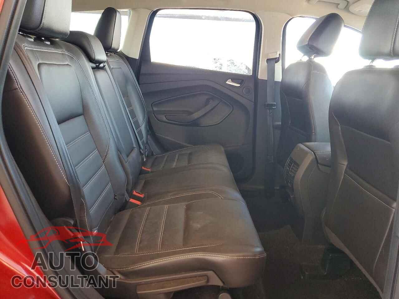 FORD ESCAPE 2017 - 1FMCU9J95HUA04483