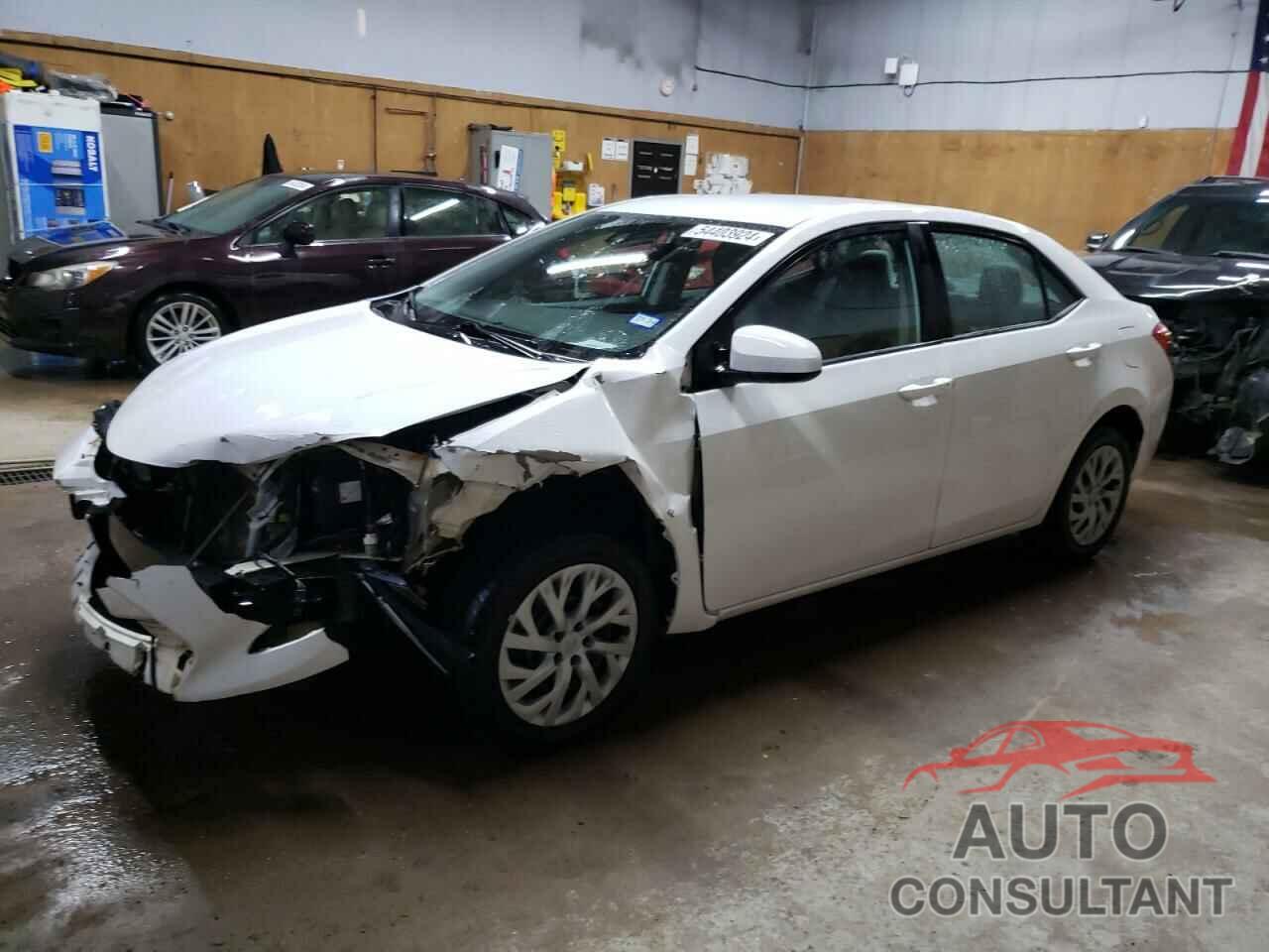 TOYOTA COROLLA 2018 - 5YFBURHE2JP810349